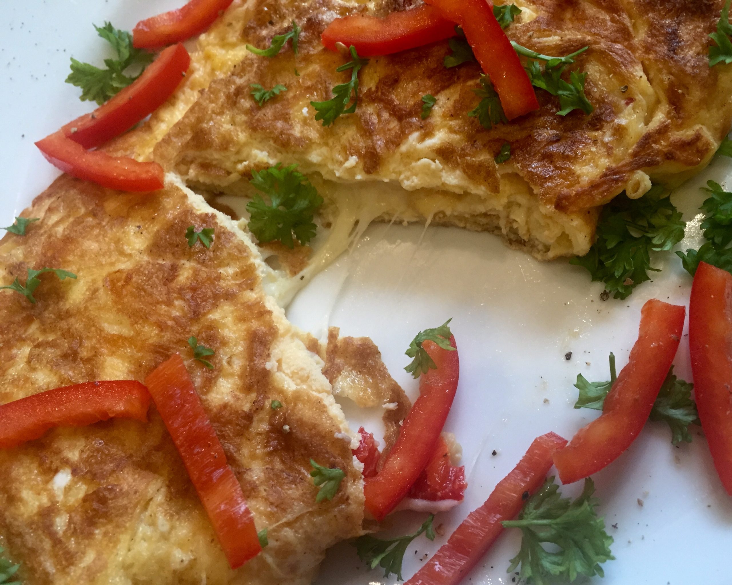 Low carb Rezepte zum Frühstück: Feuriges Omelett mit Chili und Käse