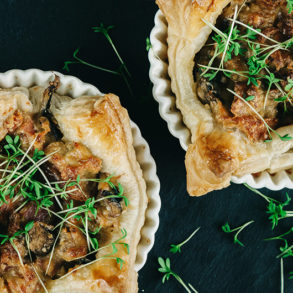 frühstücken Rezepte, schnelles Frühstück, einfaches Frühstück, Katerfrühstück, herzhaftes Frühstück, Herzhaft gefüllter Blätterteig, pikant gefüllter Blätterteig