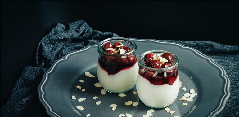 Grießbrei mit Kirschen - Der süße Brei zum Frühstück