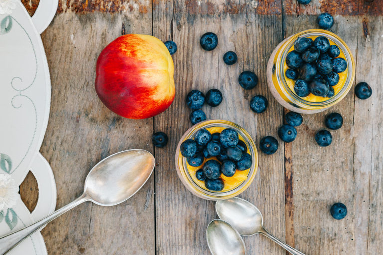 Gesundes Frühstück über Nacht: Overnight Oats mit Chia und Mango
