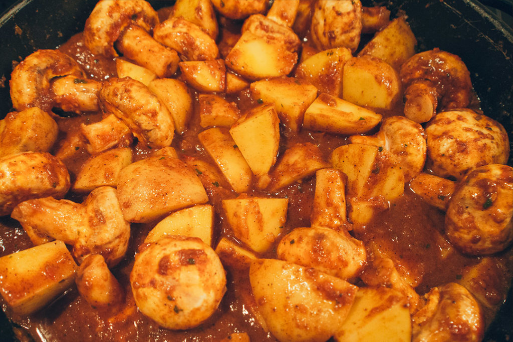 Rezept für ein indisches Curry mit Kartoffeln und Spinat vegetarisch, Kartoffeln rezepte, kartoffel gemüse, kartoffeln gesund, kartoffel rezept, kartoffeln rezept, curry, curry rezept, curry rezepte, indisch essen, indisch curry