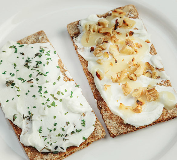 Schnelles Fruhstuck Quark Mit Honig Und Walnussen Oder Krautern Foodblog Abwechslungsreiche Und Selbstkreierte Rezepte