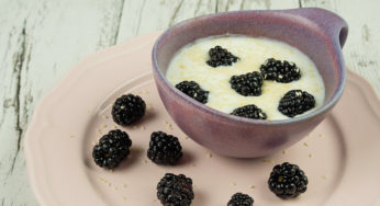 Abnehmen – Proteine zum Frühstück: Joghurt, Erdnussmus und Brombeeren