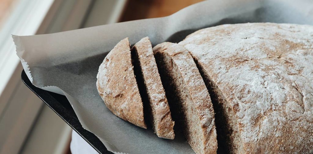 Brot backen mit Dinkel-Vollkorn: Tipps, Tricks und ein Rezept ...