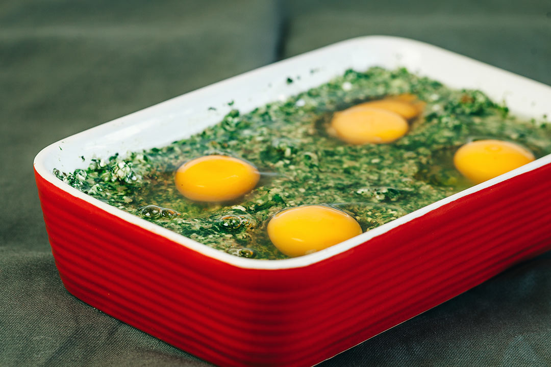 Frühstücks-Rezept mit Ei: Gebackene Eier mit Spinat, Pilzen und Ingwer