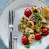 Gnocchi Pfanne mit Zwiebeln, Knoblauch und Tomaten