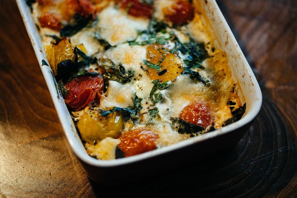 Low-Carb Frühstück: Italienisch inspirierte gebackene Eier