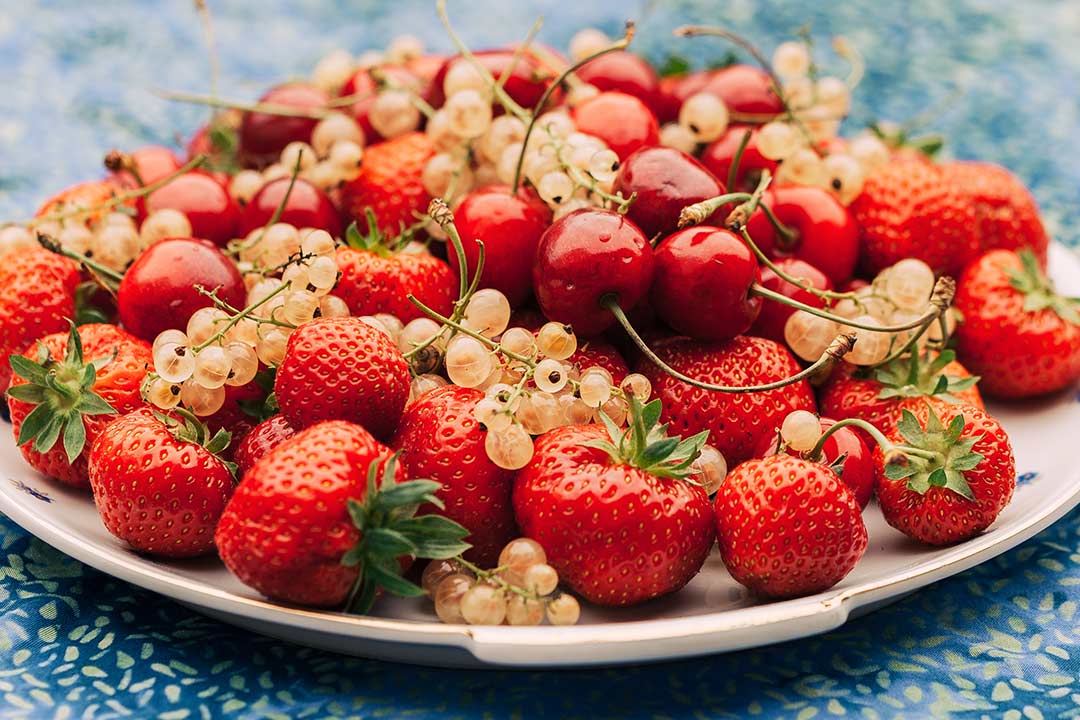 rote beeren, smoothie, beeren farbe, beeren rezepte, beeren gesund, beeren dessert, himbeeren, erdbeeren, heidelbeeren, beeren lagern