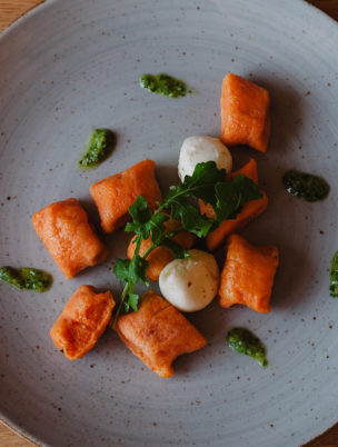 Knocken mit getrockneten Tomaten