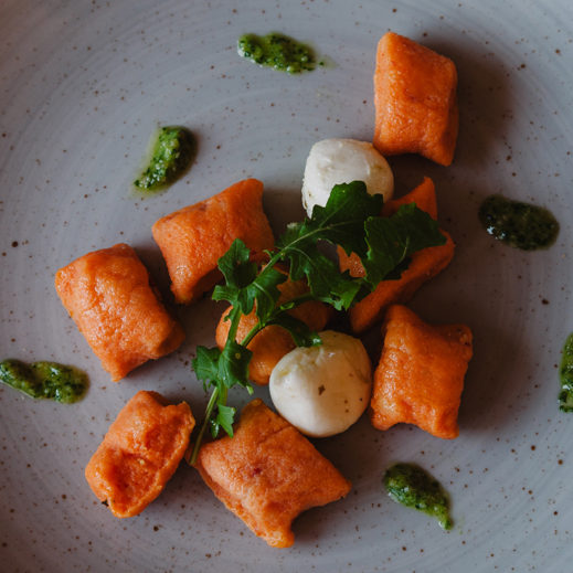 Knocken mit getrockneten Tomaten