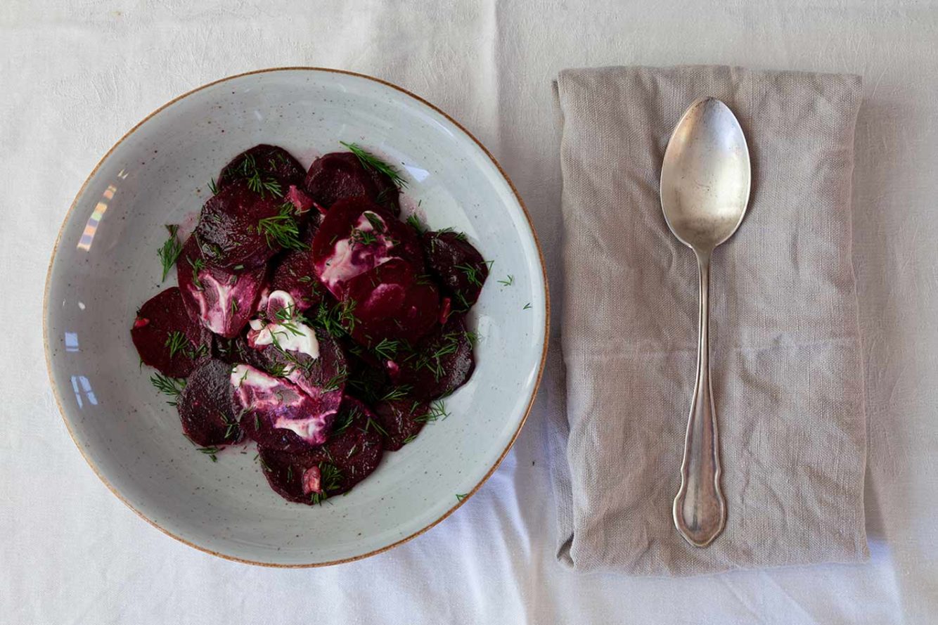 Rote Bete aus dem Ofen mit Joghurt nach Yotam Ottolenghi