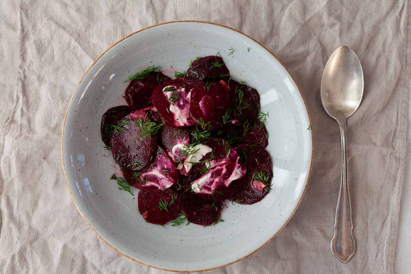 Rote Bete aus dem Ofen mit Joghurt nach Yotam Ottolenghi