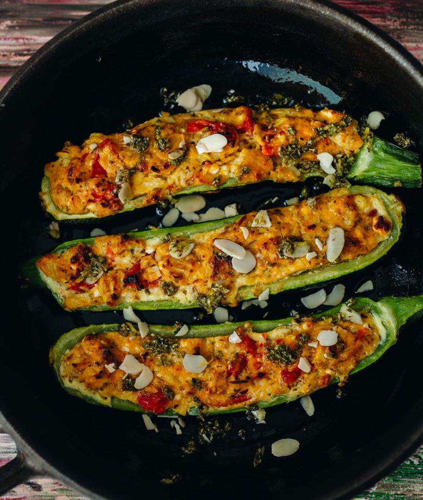 gefüllte Zucchini, gefüllte Zucchini vegetarisch, gefüllte Zucchini rezept, gefüllte Zucchini feta, gefüllte Zucchini low carb