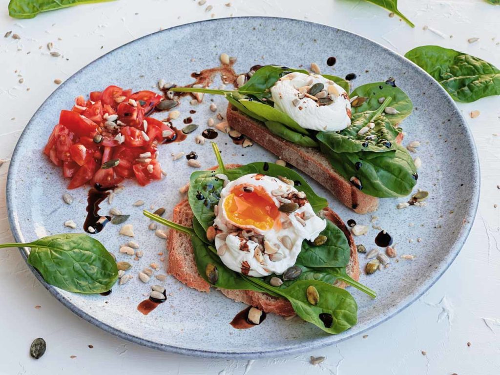 Einfacher Tomatensalat für ein leckeres Frühstück