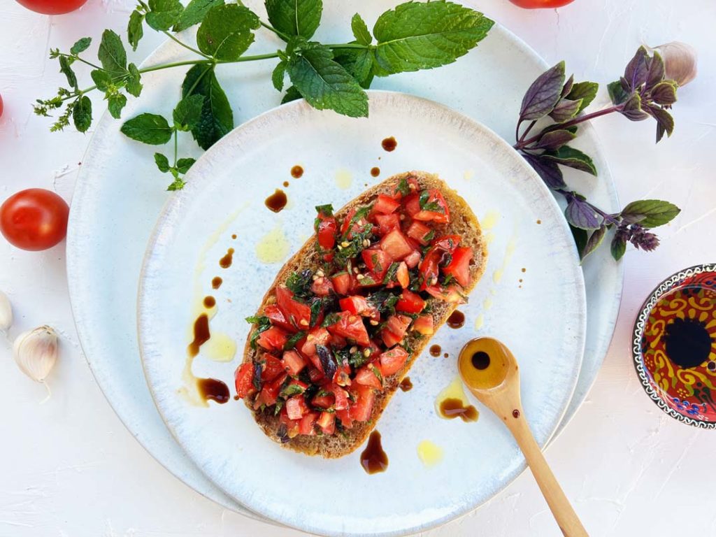 Bruschetta Rezept mit Minze und Dinkel-Brot