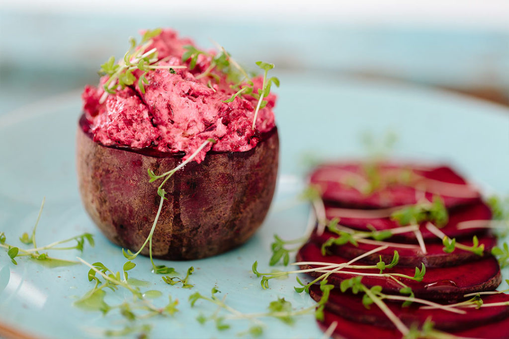Beetroot dip with cashews and feta