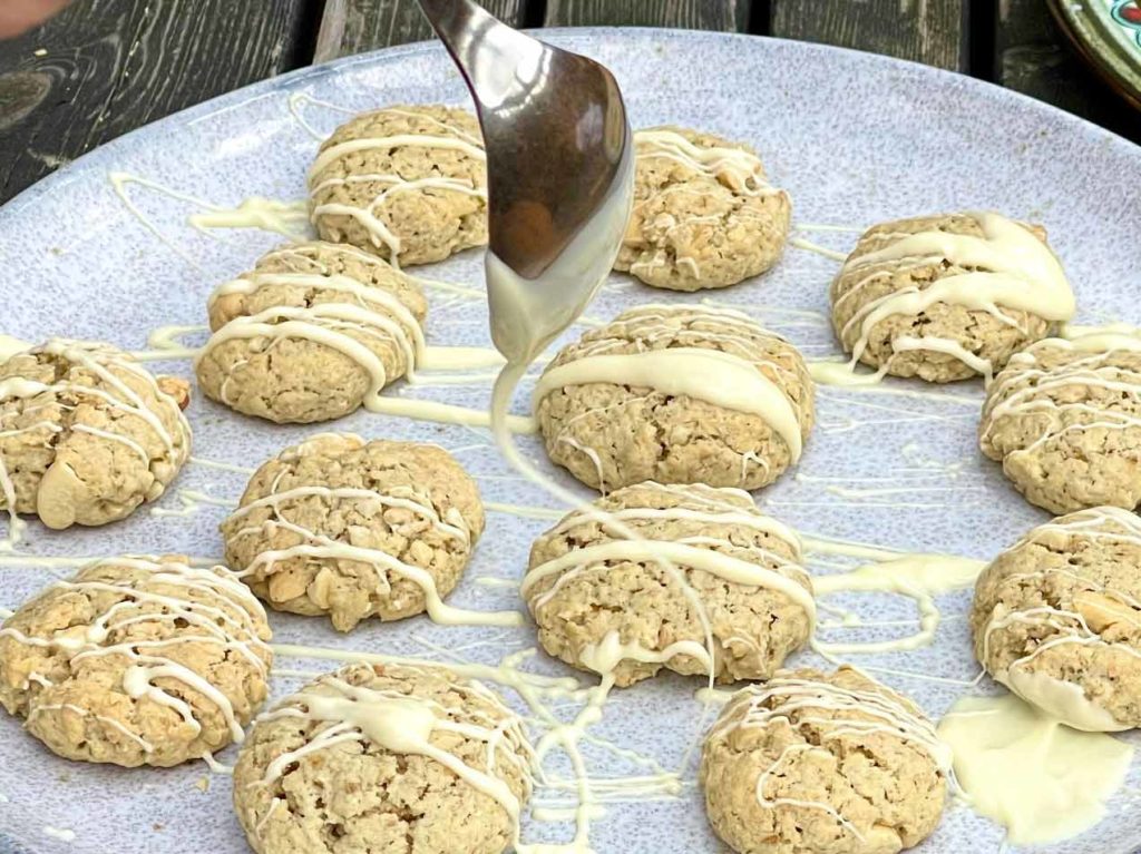 Oatmeal Cookies Recipe with Cashews and White Chocolate