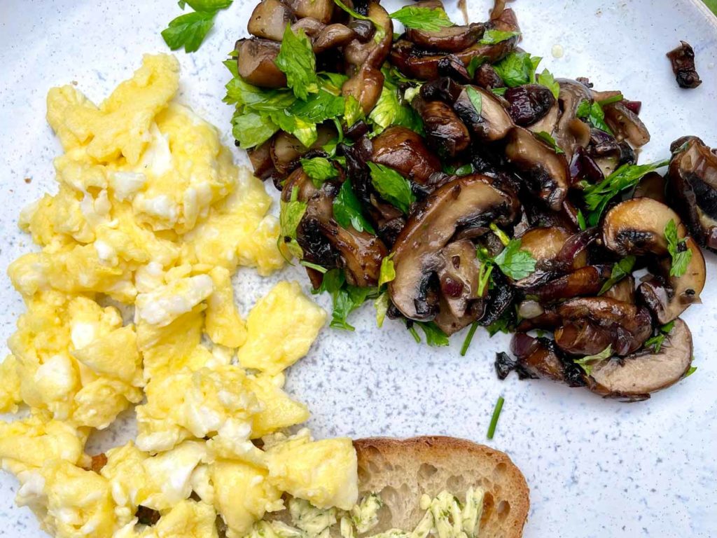 Schnelles und gesundes Frühstück mit viel Protein.jpg