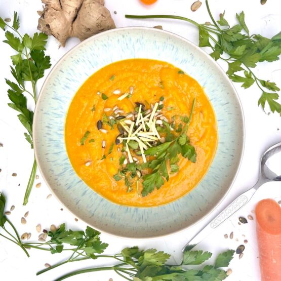 Rezept für Möhrensuppe mit Ingwer, Petersilie und Kartoffeln