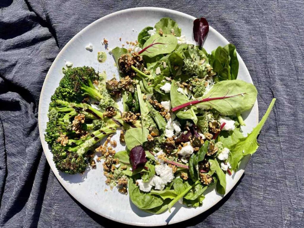 Schnelle Gerichte: Salat mit geröstetem Brokkoli