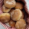 Genaue Anleitung und Rezept für Brötchen zum Frühstück