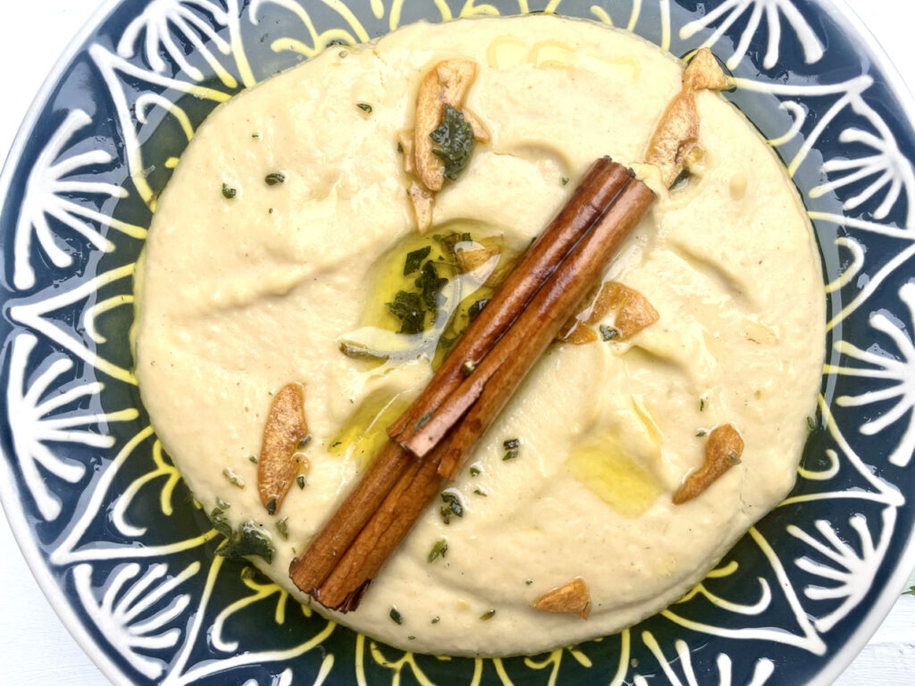 Kichererbsen-Dip mit Tahin, aber auch andere Hummus-Varianten werden vorgestellt