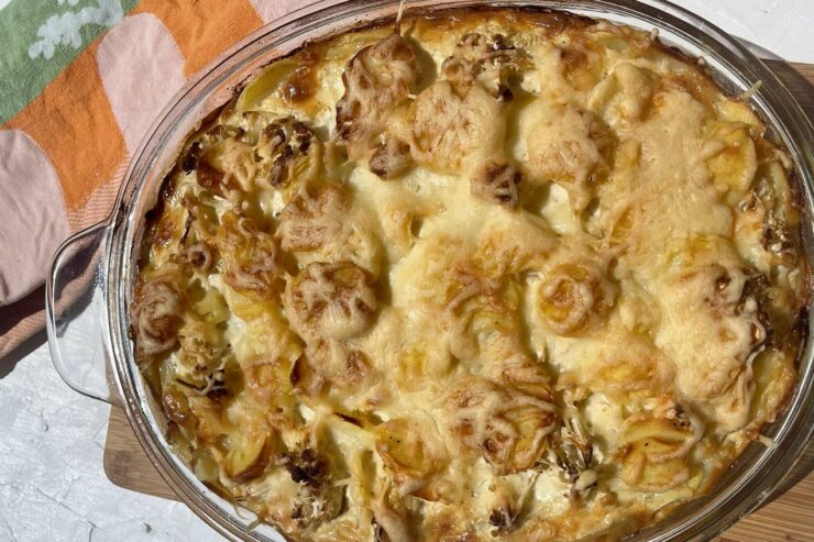 Rezept für Kartoffel-Blumenkohl-Auflauf mit knuspriger Käsekruste und cremiger Soße