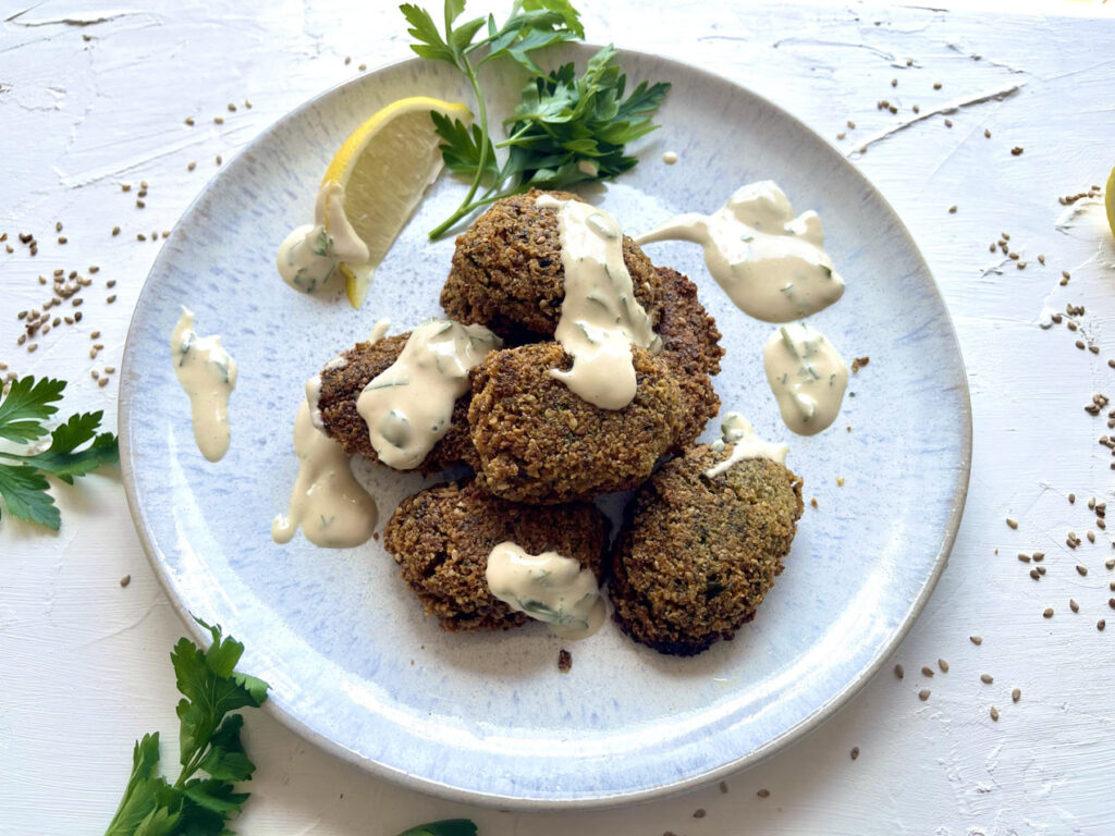 Kichererbsen Bällchen mit Tahin Sauce