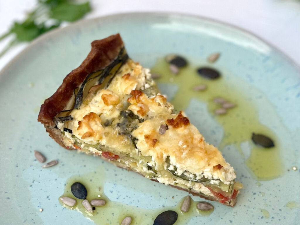 Quiche Rezept herzhaft mit Zucchini, Tomate und Feta