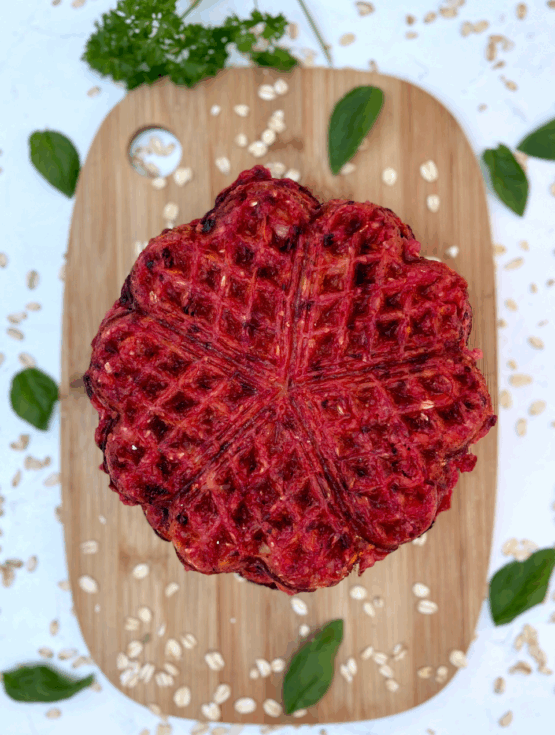 Herzhafte Waffel mit Kartoffeln und rote Bete