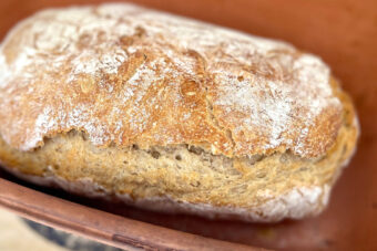 Dinkelbrot selber backen im Römertopf