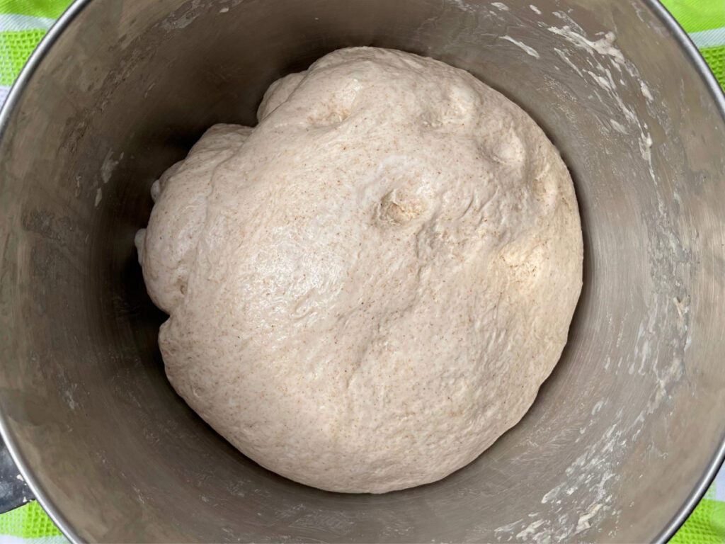 Tipps und Tricks für einen elastischen Teig beim Dinkelbrot selber backen